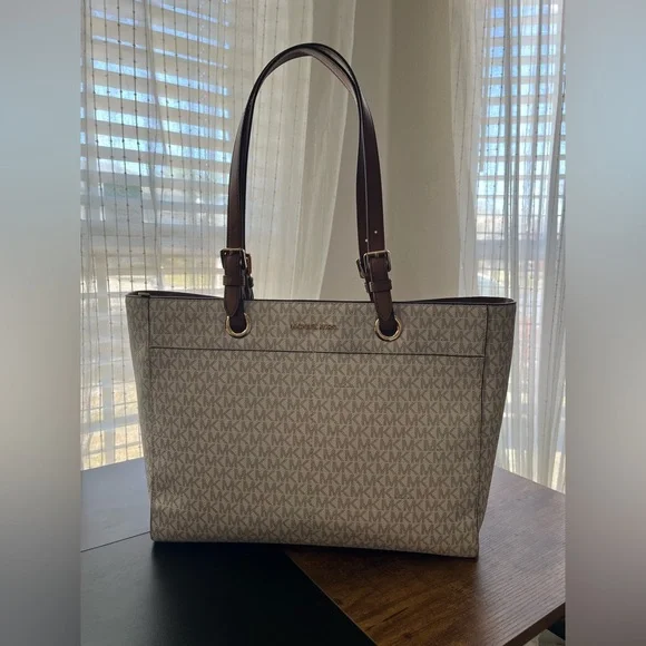 Michael Kors Brown & Cream Laptop Purse - Picture 7 of 16